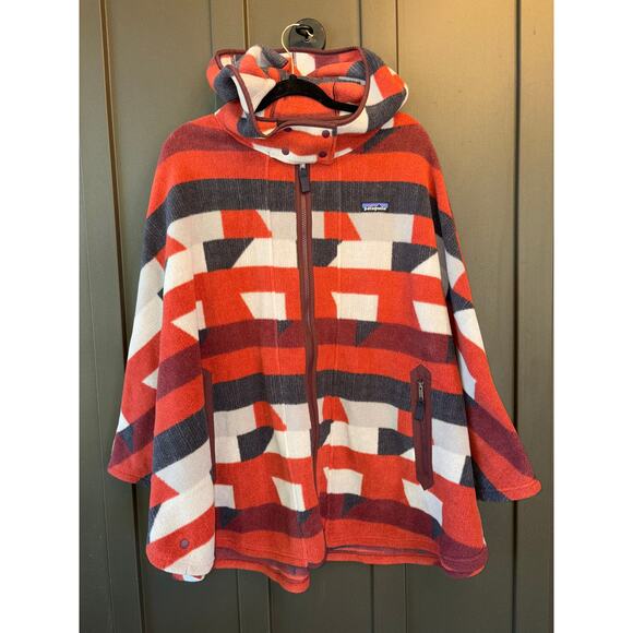 Patagonia Geometric Red and Gray Cape - Picture 3 of 10